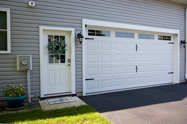 24/7 Emergency Garage Door Panel Replacement experts in Iyanbito, NM